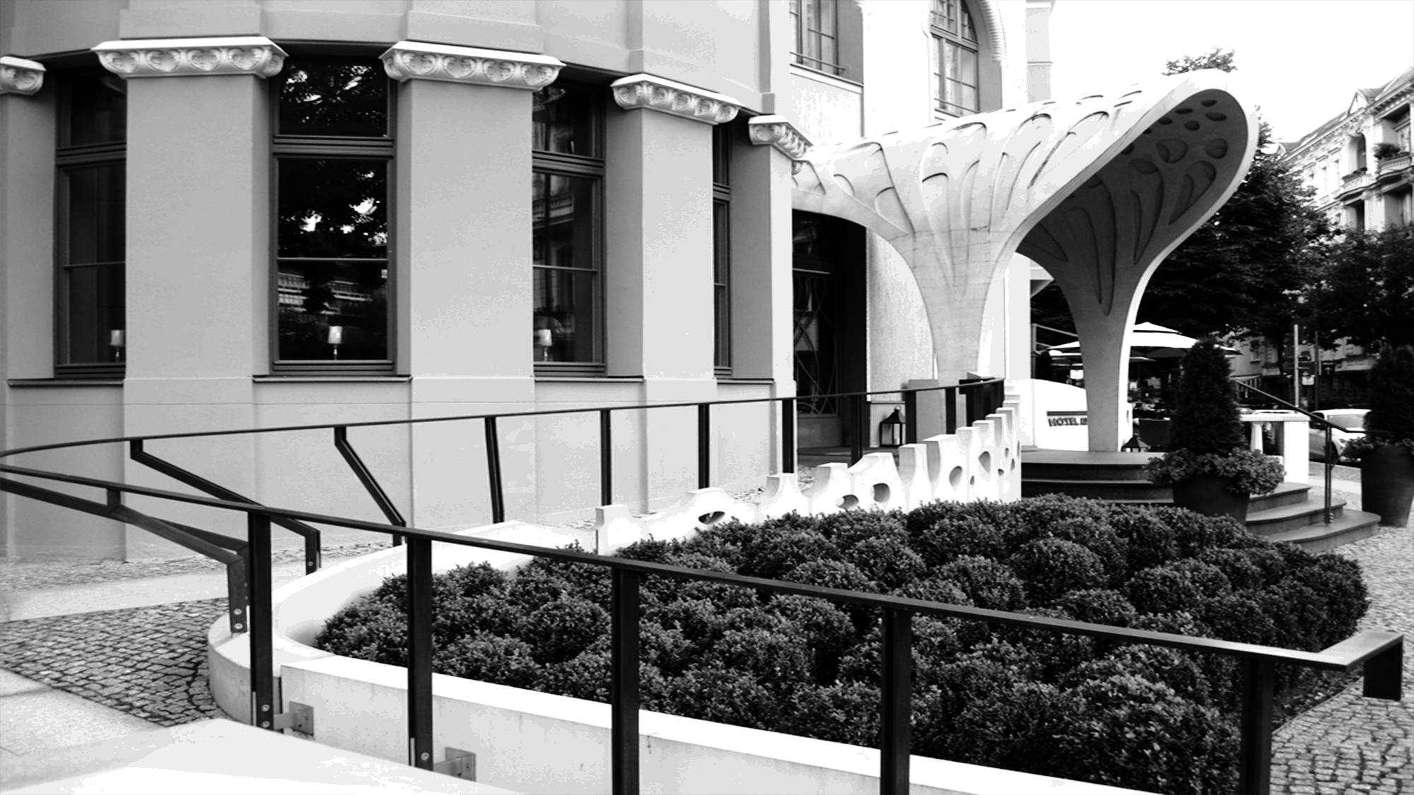 Mariott_2000_contrast